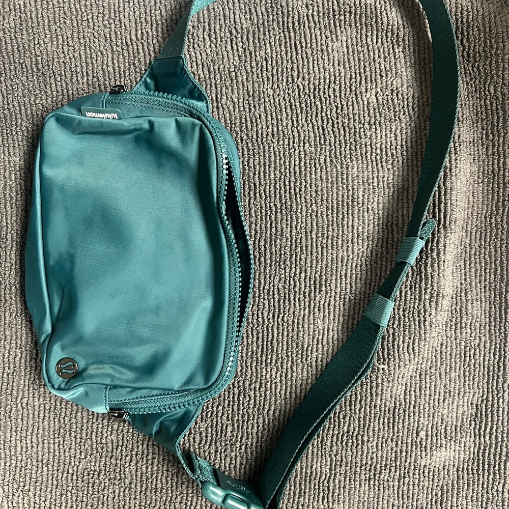 Lululemon Everywhere Belt Bag Large 2L Green Jasper